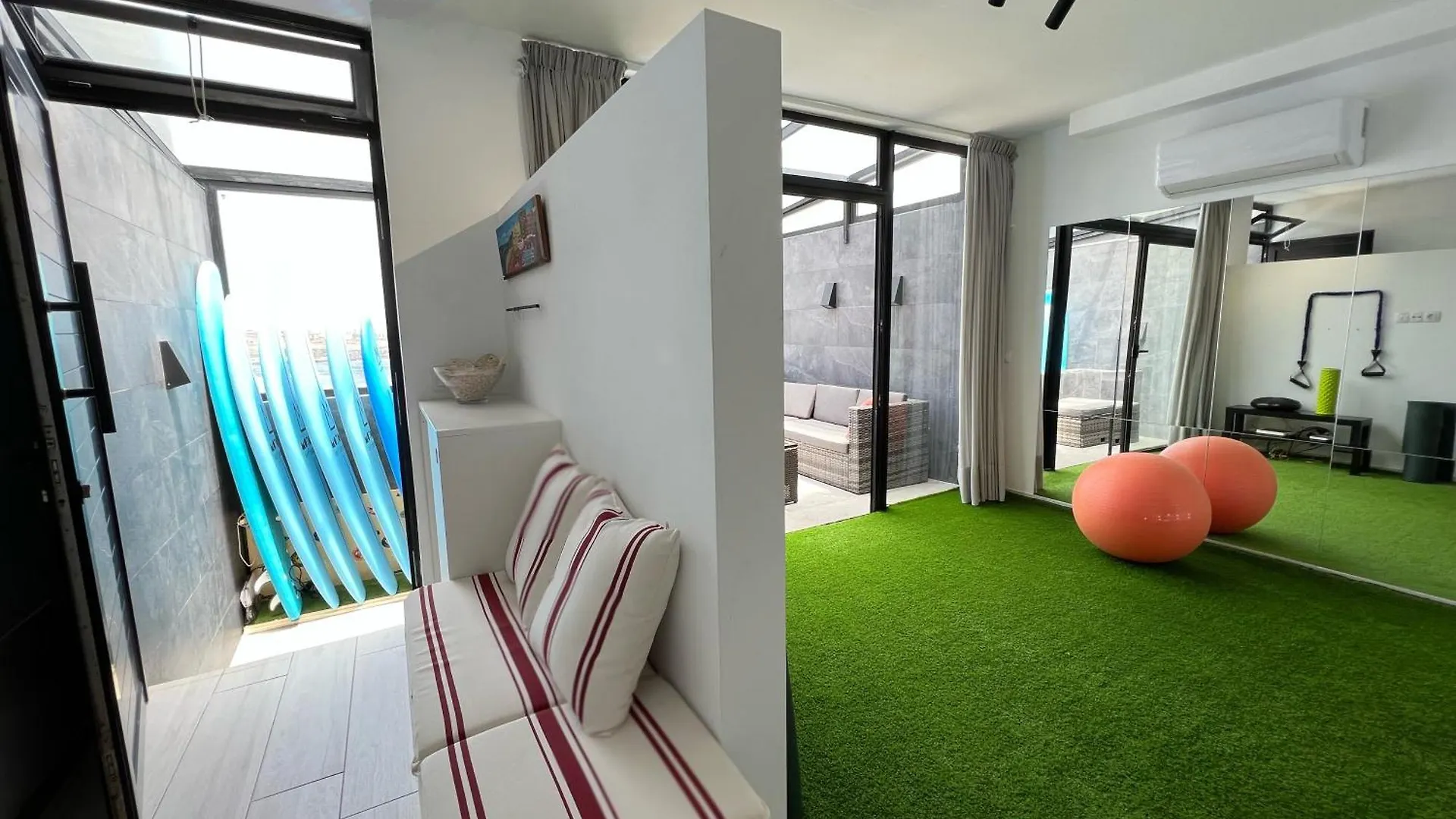 Secret Surf House. Casa De Playa. Villa Playa Del Hombre 0*,  Spanien